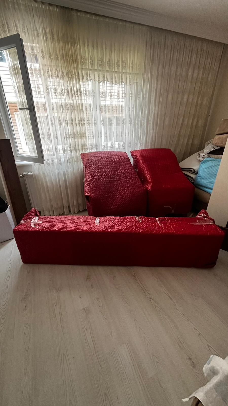 Osmangazi Evden Eve Nakliyat, Bursa genelinde evden eve taşımacılık alanında uzun yıllara dayanan tecrübesi ve müşteri memnuniyetini esas alan hizmet anlayışıyla güvenilir nakliyat firmaları arasında yer almaktadır. Bursa Osmangazi evden eve nakliyat hizmetlerimizde, taşınma sürecinizi hızlı, güvenli ve sorunsuz şekilde tamamlamayı hedefliyoruz.